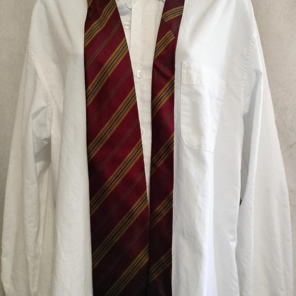 Banana Republic Men's Silk Necktie Elegant Striped Tie in Burgundy and Gold - Picture 4 of 10